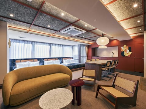 Bed, Kitchen or kitchenette, Living room, Seating area, Dining area