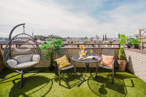 View (from property/room), Balcony/Terrace, Seating area