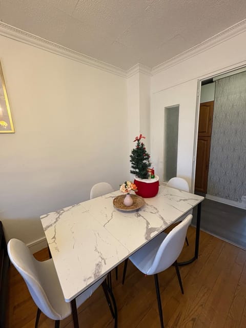 Appartement rez de chaussée coup de cœur Confort et charme Parking gratuit Apartment in Auvergne-Rhône-Alpes