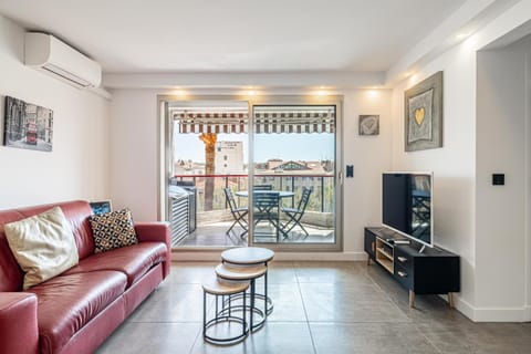 TV and multimedia, Balcony/Terrace, Living room, Seating area, air conditioner