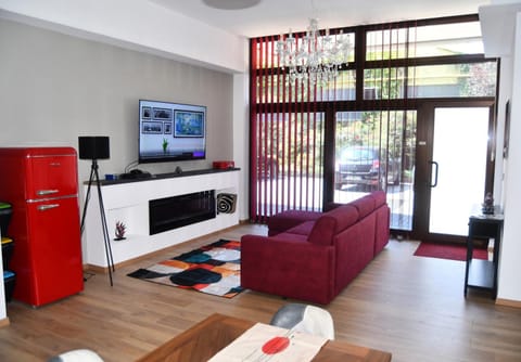 Communal lounge/ TV room, TV and multimedia, Living room, Evening entertainment