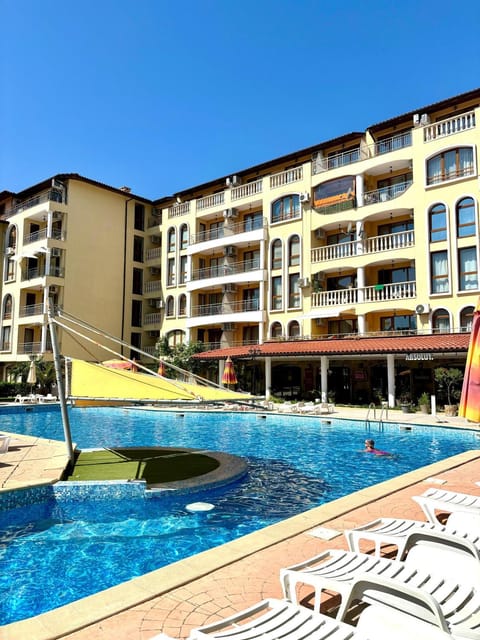 Restaurant/places to eat, Swimming pool