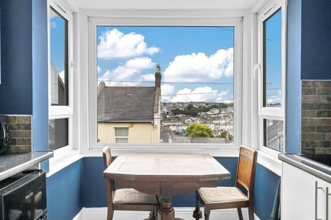 Dining area, City view