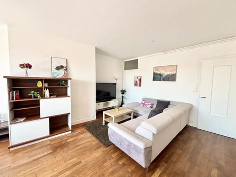 Communal lounge/ TV room, TV and multimedia, Living room