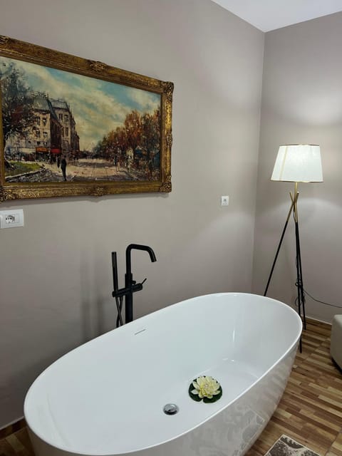 Hot Tub, Decorative detail, Bath