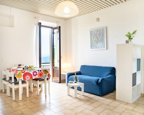 Living room, Lake view