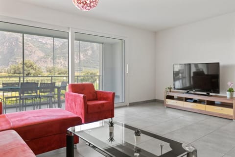 Communal lounge/ TV room, TV and multimedia, Living room