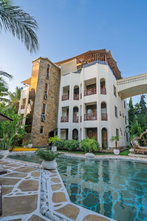 Property building, Swimming pool
