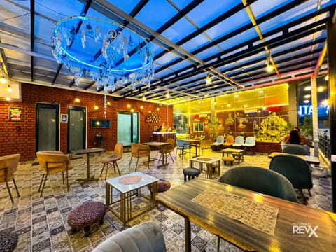Restaurant/places to eat, Restaurant/places to eat, Breakfast
