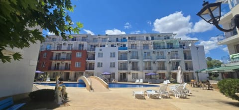 Property building, Patio, Day, sunbed