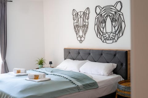 Bed, Photo of the whole room, Bedroom, towels