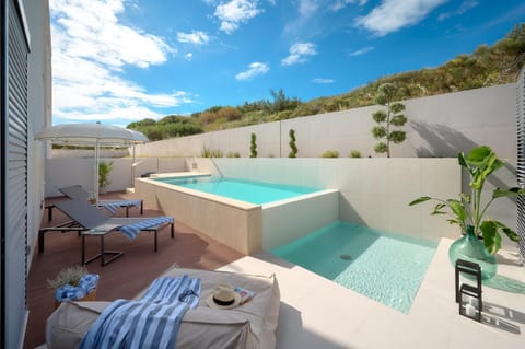Day, Natural landscape, View (from property/room), Balcony/Terrace, Pool view, Swimming pool, sunbed