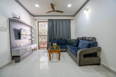TV and multimedia, Balcony/Terrace, Living room, Street view