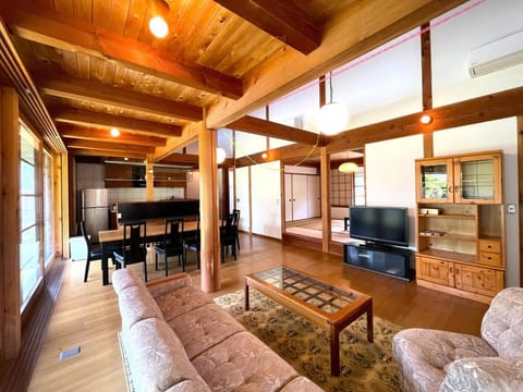 Communal lounge/ TV room, Living room, Dining area