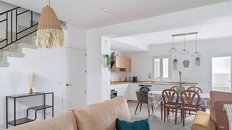 Living room, Seating area, Dining area