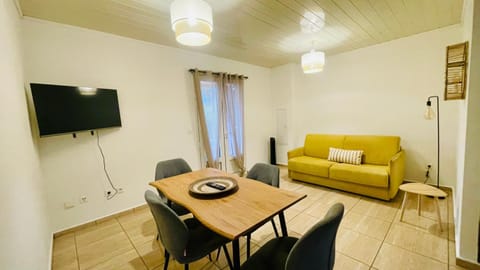 TV and multimedia, Living room, Dining area