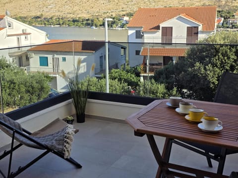 View (from property/room), Balcony/Terrace, Seating area, Dining area