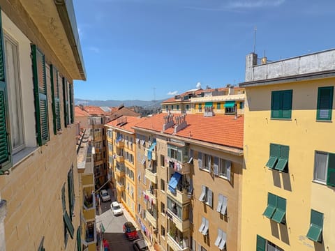 Neighbourhood, Street view