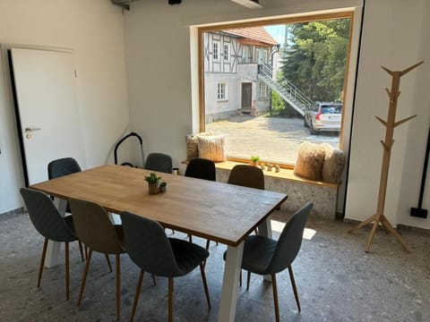 Seating area, Dining area
