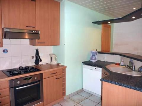 Kitchen or kitchenette, dishwasher