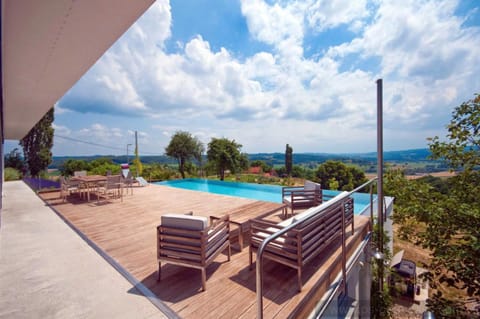 Natural landscape, BBQ facilities, Garden, View (from property/room), Balcony/Terrace, Balcony/Terrace, Garden view, Pool view, Swimming pool, Swimming pool, sunbed