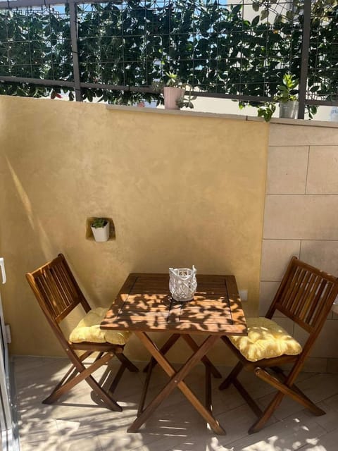 Day, Seating area