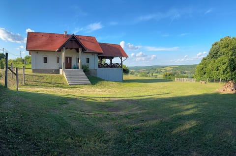 Property building, Day, Natural landscape, Garden, Garden view