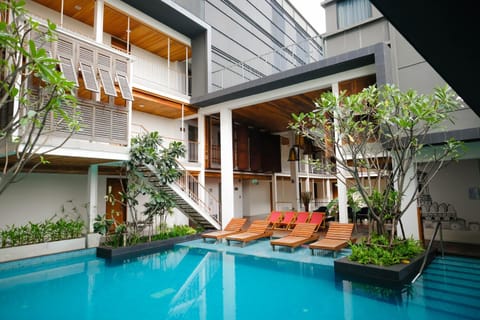 Swimming pool