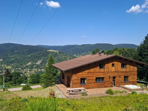 Property building, Spring, Natural landscape, Garden, Garden, Balcony/Terrace, Balcony/Terrace, Garden view, Garden view, Mountain view, Mountain view