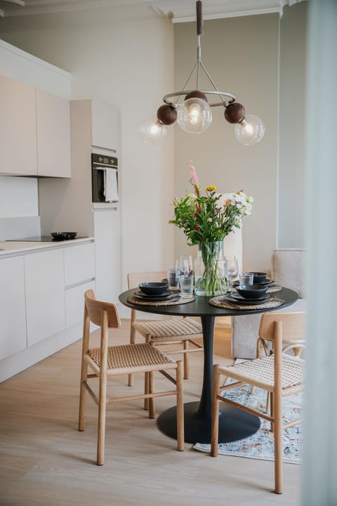 Kitchen or kitchenette, Dining area, stove