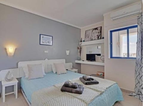 Bed, View (from property/room), Photo of the whole room, Seating area, Bedroom, towels, air conditioner