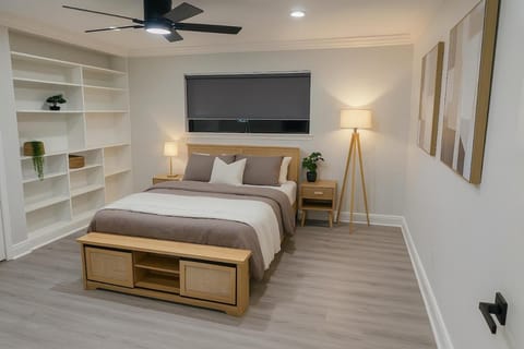 Bed, TV and multimedia, Bedroom