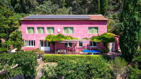 Property building, Day, Garden, Garden view