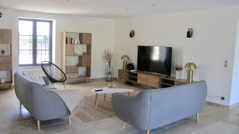 Communal lounge/ TV room, TV and multimedia, Living room