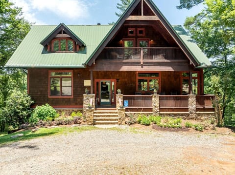 Luxury Three-Story Riverfront Cabin Rental for Groups in Blue Ridge Region of Georgia Cabin in Georgia