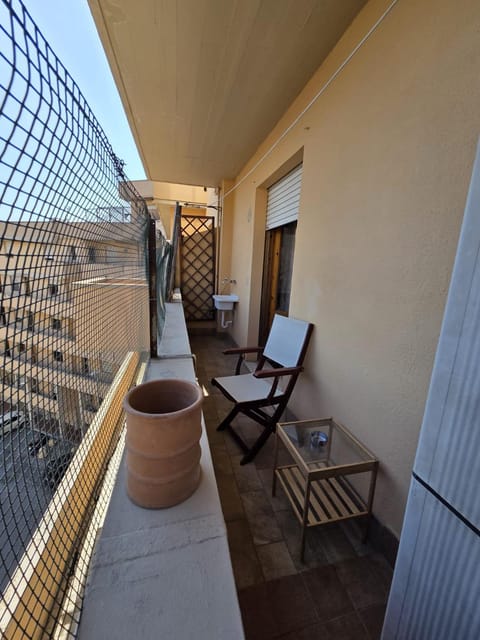 Property building, Balcony/Terrace, Balcony/Terrace