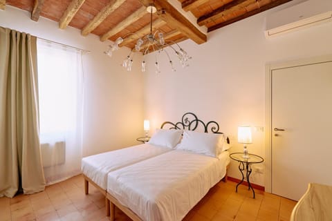Bed, Photo of the whole room, Bedroom, heating, internet, air conditioner