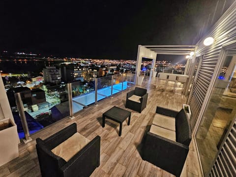 Night, View (from property/room), Balcony/Terrace, Seating area, City view, Mountain view