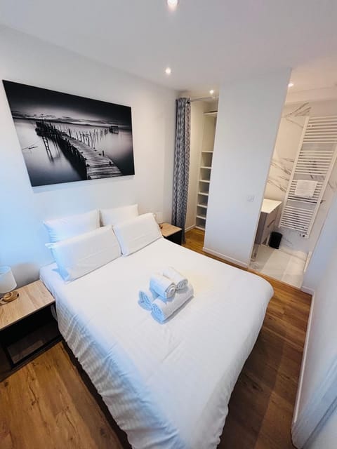 Bed, Photo of the whole room, Bedroom, towels, wardrobe