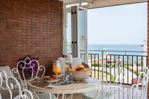View (from property/room), Balcony/Terrace, Seating area, Sea view