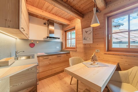 Kitchen or kitchenette, Dining area, stove