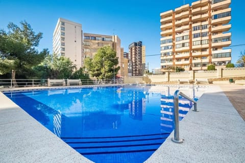 Day, Swimming pool