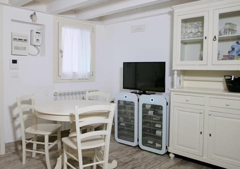 TV and multimedia, Kitchen or kitchenette, Dining area