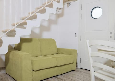 Kitchen or kitchenette, Living room, Seating area