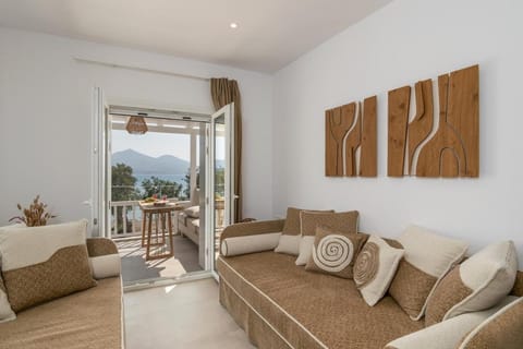 View (from property/room), Balcony/Terrace, Living room, Seating area