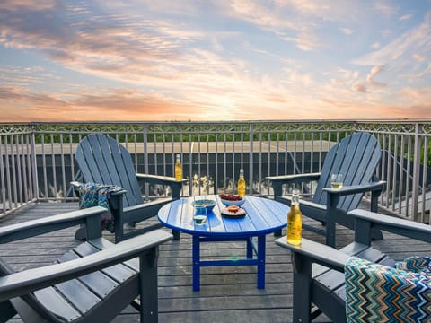 Stunning Sunsets and Waterfront Elegance - Sunset Shore on 28th - Roelens House in Sanibel Island