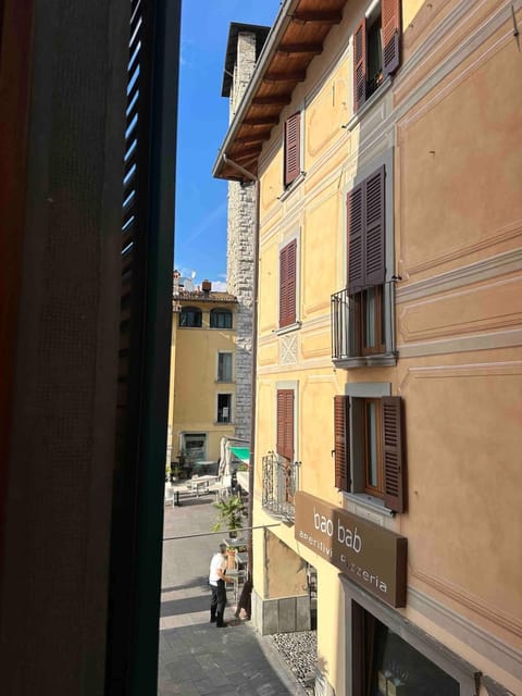 Casa Morgana Two-room apartment in the center overlooking the lake Apartment in Province of Brescia