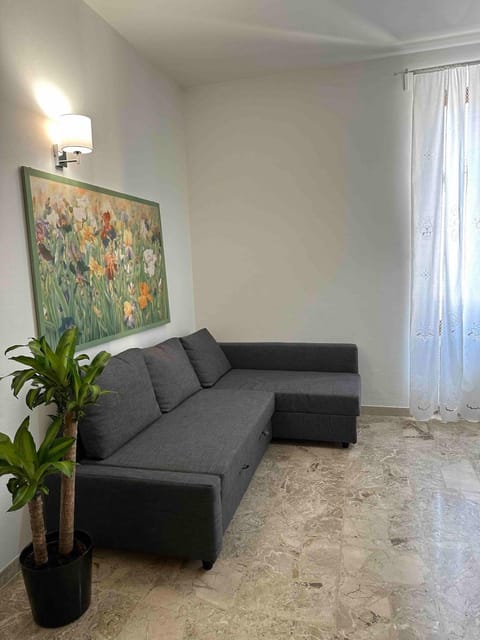 Casa Morgana Two-room apartment in the center overlooking the lake Apartment in Province of Brescia