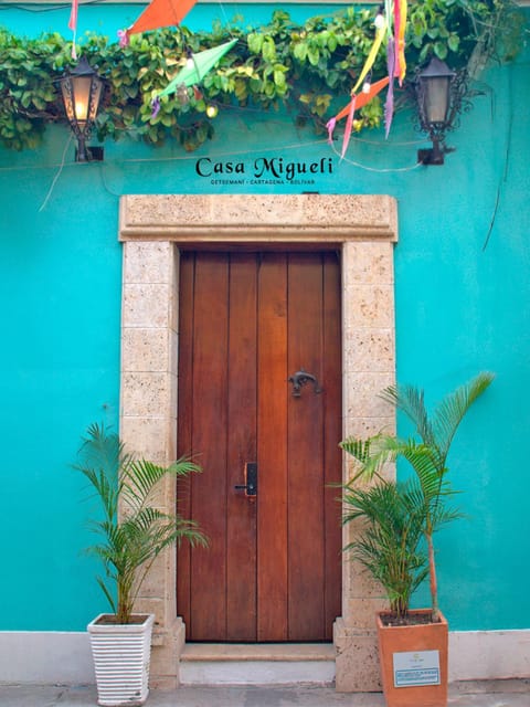 Facade/entrance