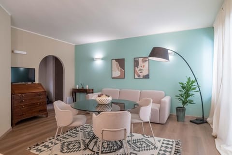 Living room, Dining area, Breakfast, Lunch, air conditioner